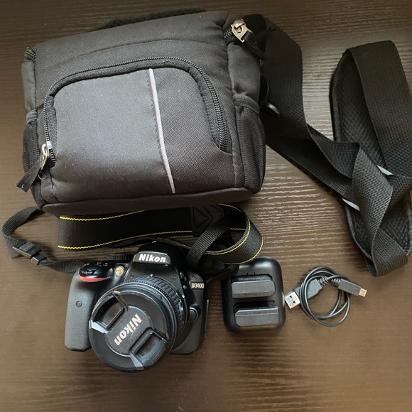 Nikon D3400 w/AF-P DX NIKKOR 18-55mm f/3.5-5.6G VR (Black) - Picture 3 of 8